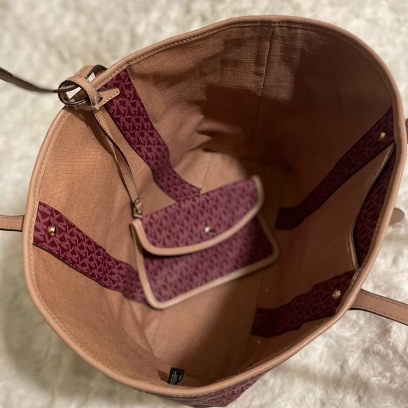 Michael Kors Large Eva Signature Tote Bag - Picture 4 of 4